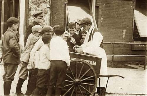 italian immigrants sellilng gelato in early 18th century New York
